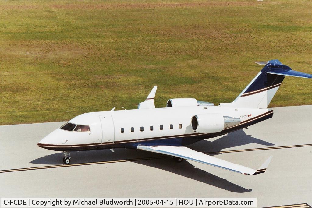 C-FCDE, 1998 Bombardier Challenger 604 (CL-600-2B16) C/N 5392, Taxis by the Air Terminal Museum