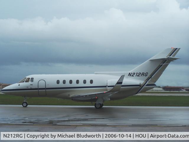 N212RG, 1986 British Aerospace BAe.125 Series 800A C/N 258073, Taxis by the Air Terminal Museum in the rain
