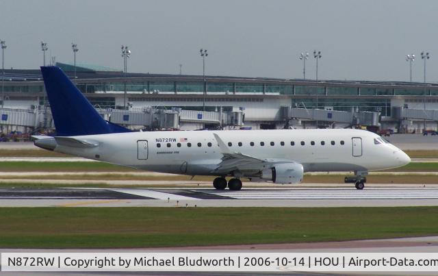 N872RW, 2006 Embraer ERJ 170-100 SE C/N 17000143, Lands on 12R