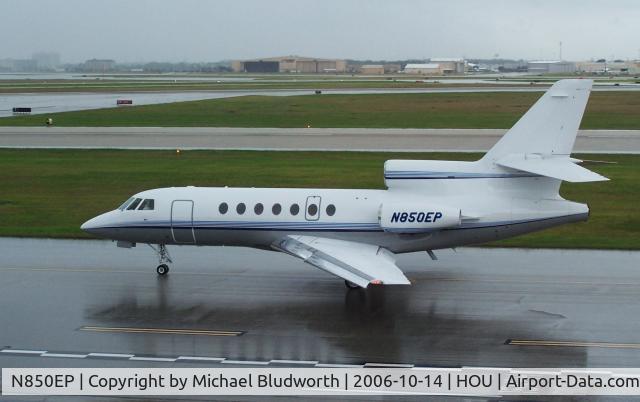 N850EP, 1980 Dassault Falcon 50 C/N 39, Taxis by the Air Terminal Museum in the rain