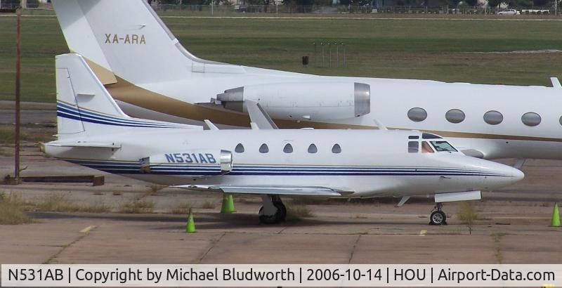 N531AB, Rockwell International NA-265-40 Sabreliner 40 C/N 306-98, Short term storage with friend.