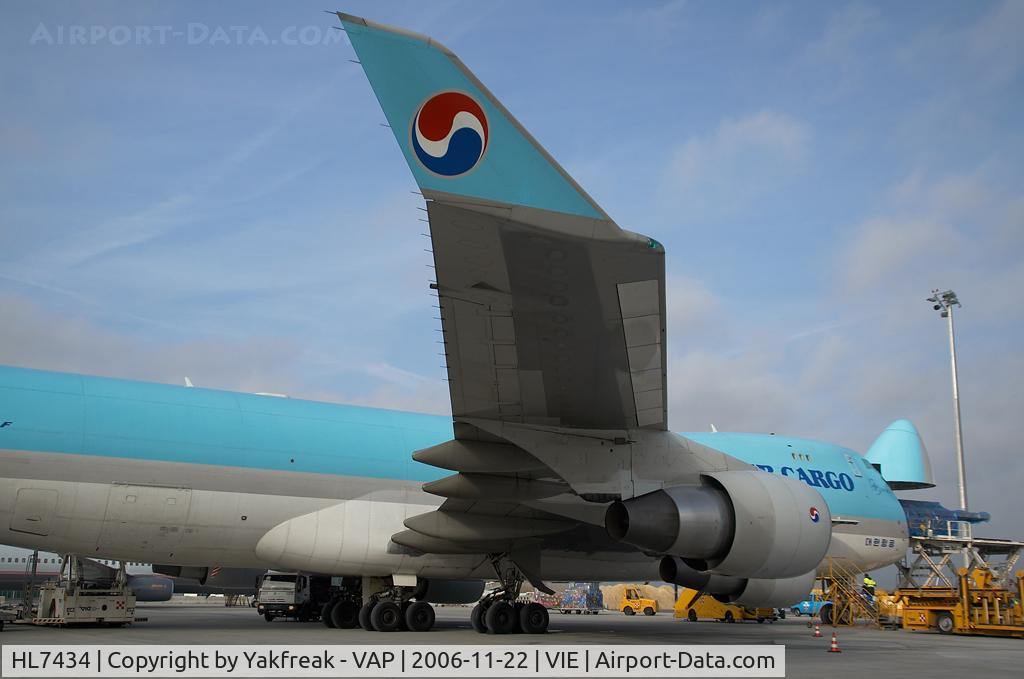 HL7434, 2002 Boeing 747-4B5F/SCD C/N 32809, Korean Air Boeing 747-400F
