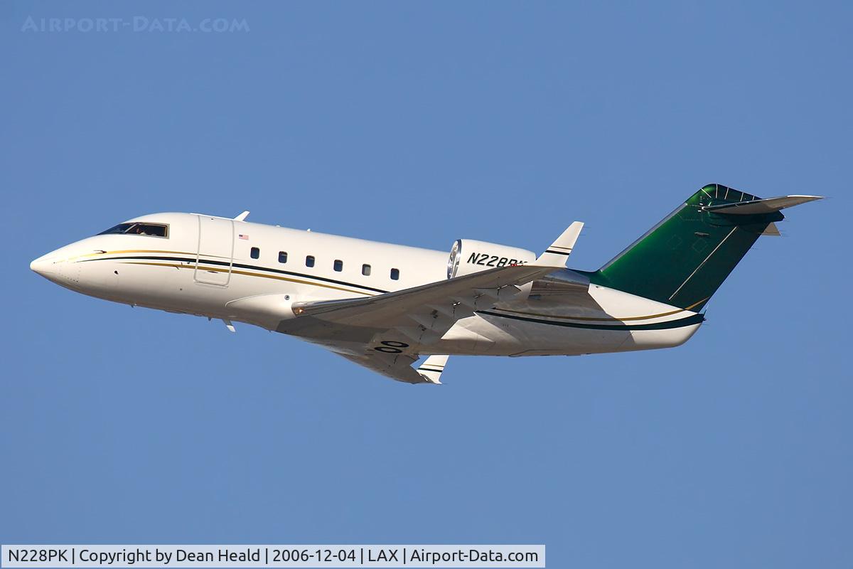 N228PK, 1985 Canadair Challenger 601 (CL-600-2A12) C/N 3046, 1985 Canadair CL-600 Challenger 601 N228PK climbing out from RWY 25R enroute to Washington Dulles Int'l (KIAD).