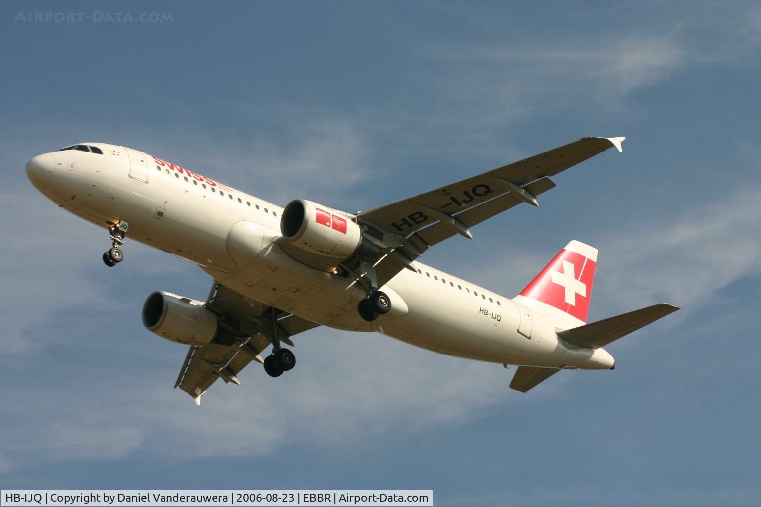 HB-IJQ, 1997 Airbus A320-214 C/N 701, descending to rwy 25R