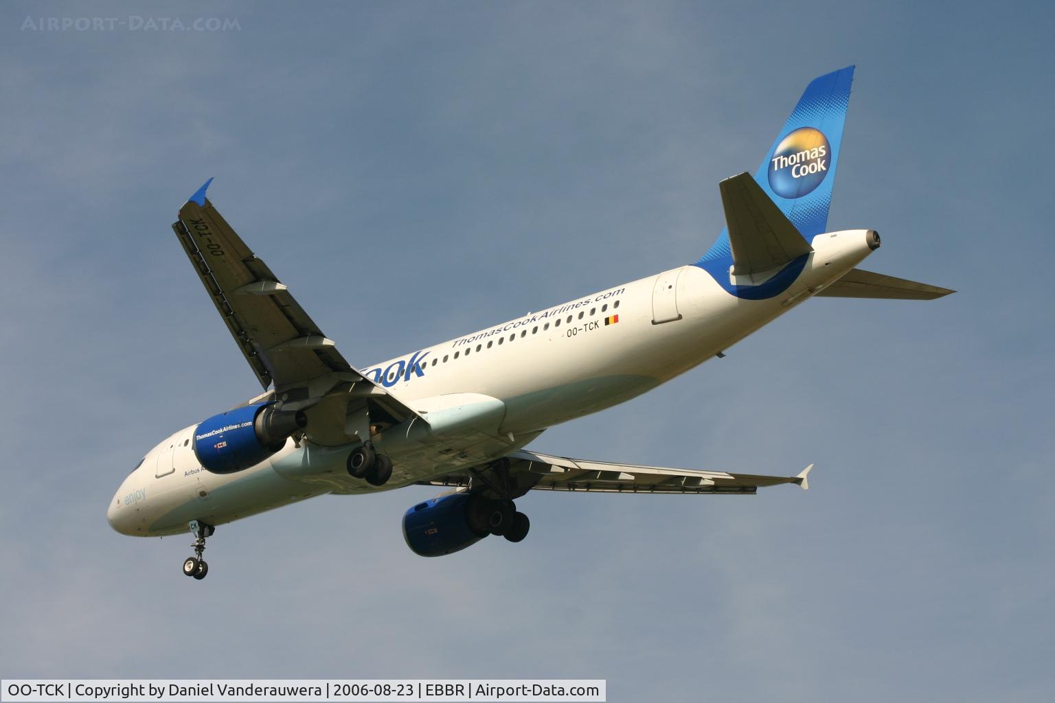 OO-TCK, 1992 Airbus A320-212 C/N 343, descending to rwy 25R