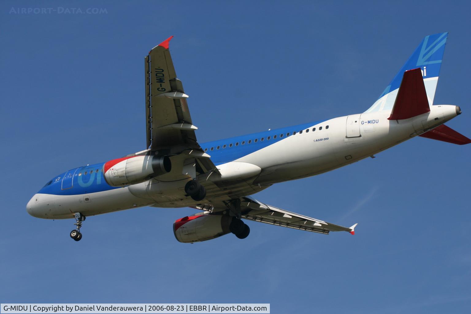 G-MIDU, 2001 Airbus A320-232 C/N 1407, descending to rwy 25R