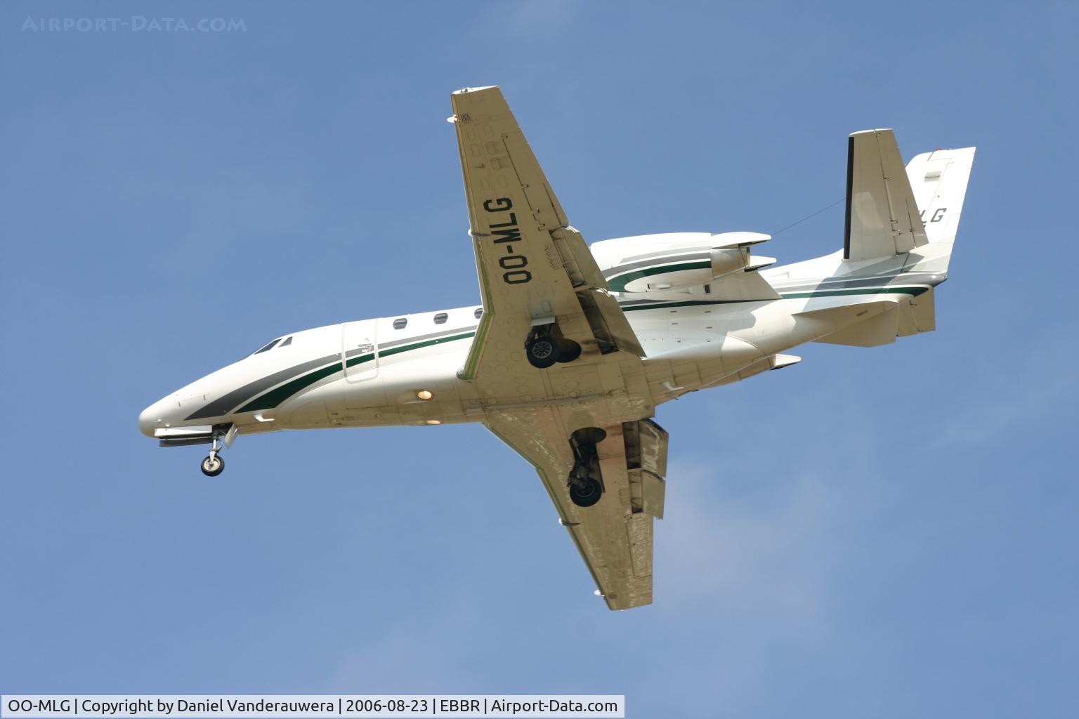 OO-MLG, 1999 Cessna 560 Citation Excel C/N 560-5028, descending to rwy 25R