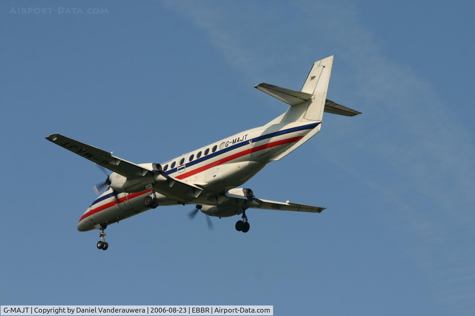 G-MAJT, 1994 British Aerospace Jetstream 41 C/N 41040, shortly to land on rwy 25R