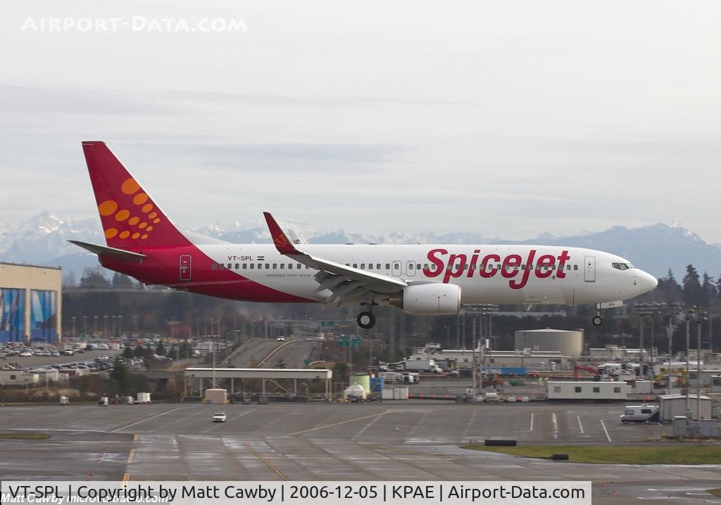 VT-SPL, 2006 Boeing 737-8GJ C/N 34899, Touch and go at Paine Field