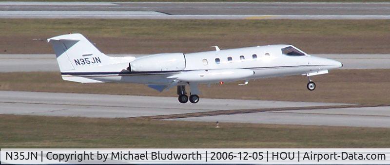 N35JN, 1982 Gates Learjet 35A C/N 469, Landing on 12R