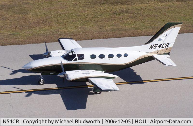 N54CR, Cessna 421C Golden Eagle C/N 421C0812, Taxiis by the Air Terminal Museum