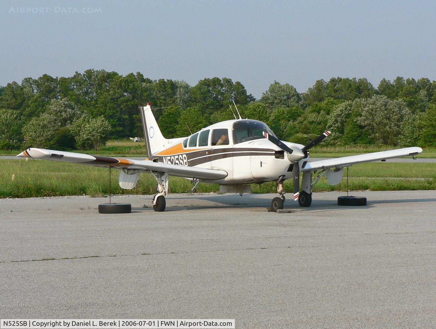 N525SB, 1977 Beech C24R C/N MC-472, A 1977 Beech Sierra receives some TLC in the heat of the summer.
