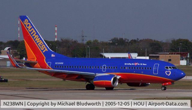 N238WN, 2005 Boeing 737-7H4 C/N 34713, Taking off on 12R