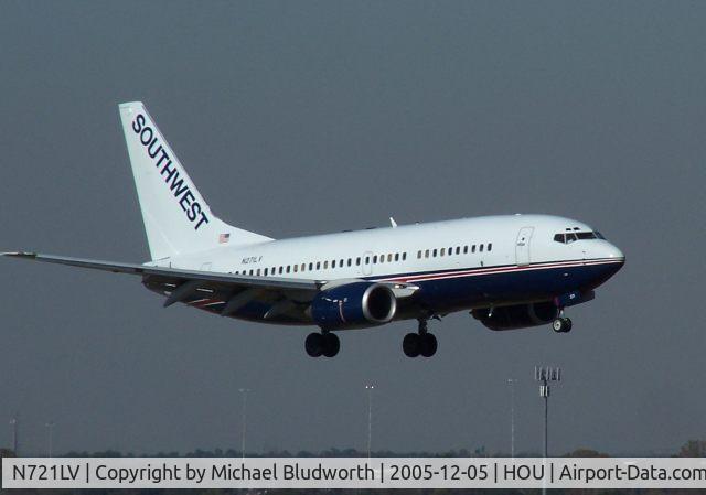 N721LV, Boeing 737-700 C/N 0000, Approaches 12R. This a/c has been purchased from the Ford Foundation and put into service with minimum titles.