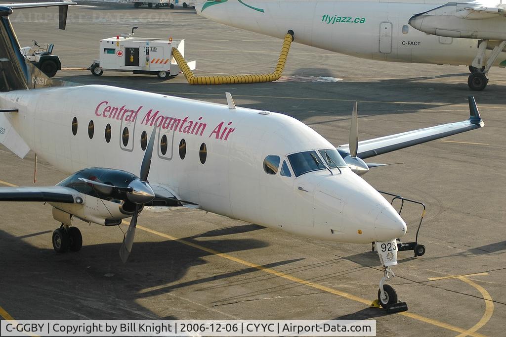 C-GGBY, 1999 Beech 1900D C/N UE-351, Parked on the crowded Jazz ramp