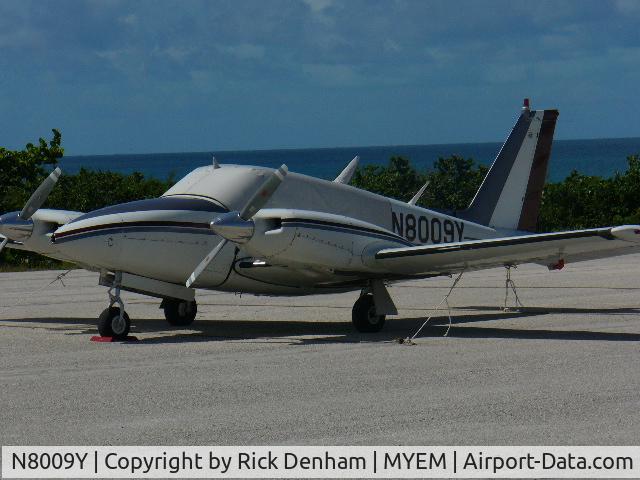 N8009Y, 2001 Six Chuter SR7 C/N A 10 LFB, Governors Harbour, Eleuthera-Bahamas
