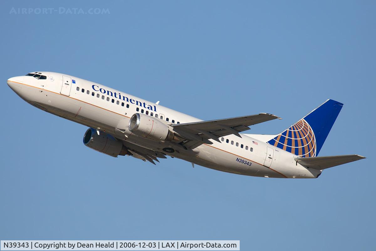 N39343, 1987 Boeing 737-3TO C/N 23581, Continental Airlines N39343 (FLT COA731) climbing out from RWY 25R enroute to George Bush Intercontinental Houston (KIAH).