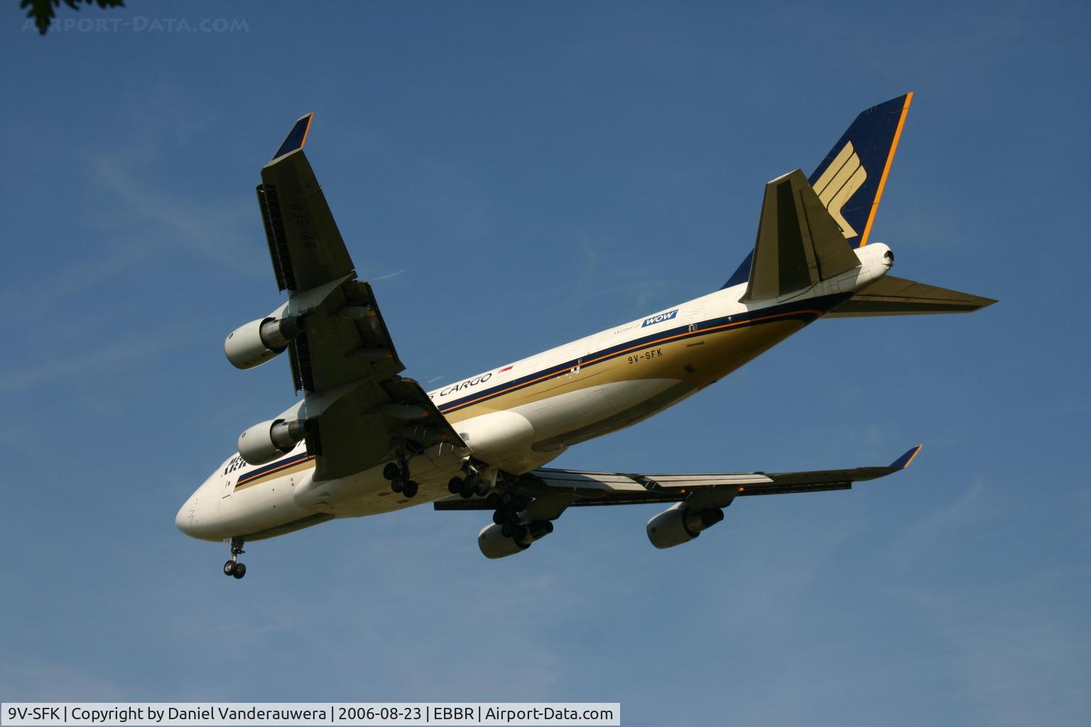 9V-SFK, 1997 Boeing 747-412F/SCD C/N 28023, descending to rwy 25R