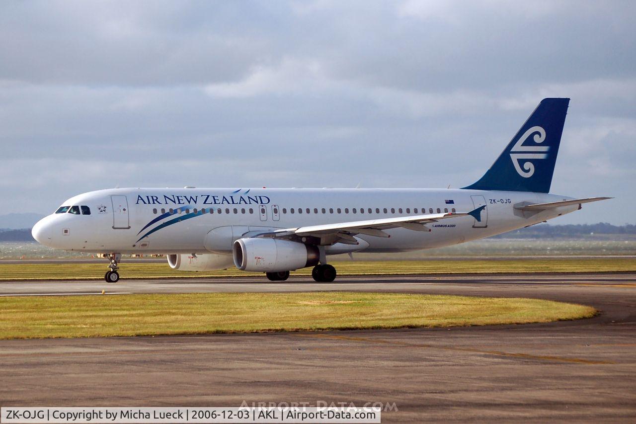 ZK-OJG, 2004 Airbus A320-232 C/N 2173, Taxiing to the runway