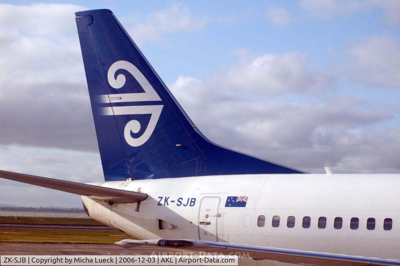 ZK-SJB, 1997 Boeing 737-33R C/N 28868, The beautiful Air New Zealand koru tail