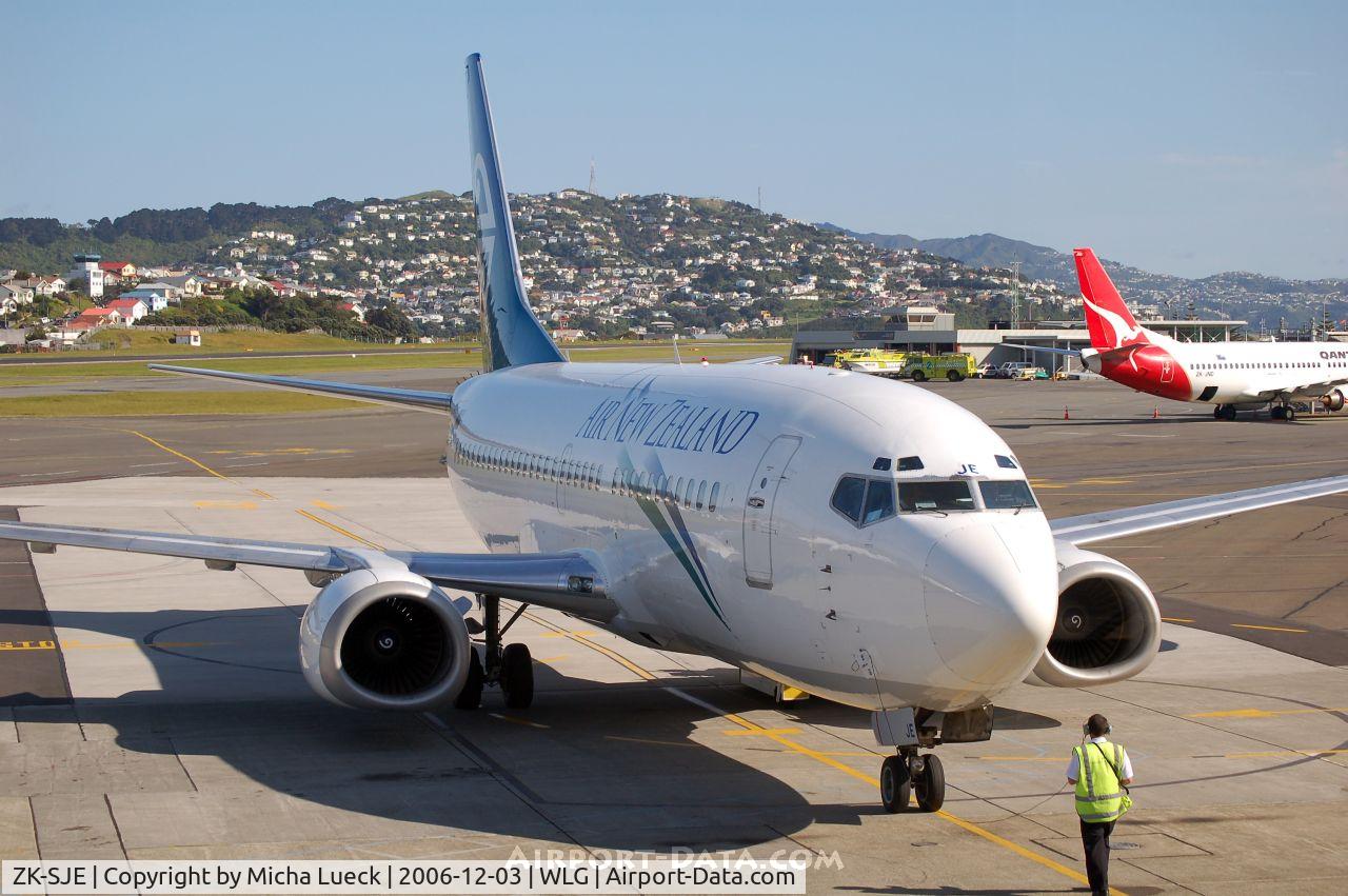 ZK-SJE, 1995 Boeing 737-3K2 C/N 27635, Push-back in Wellington