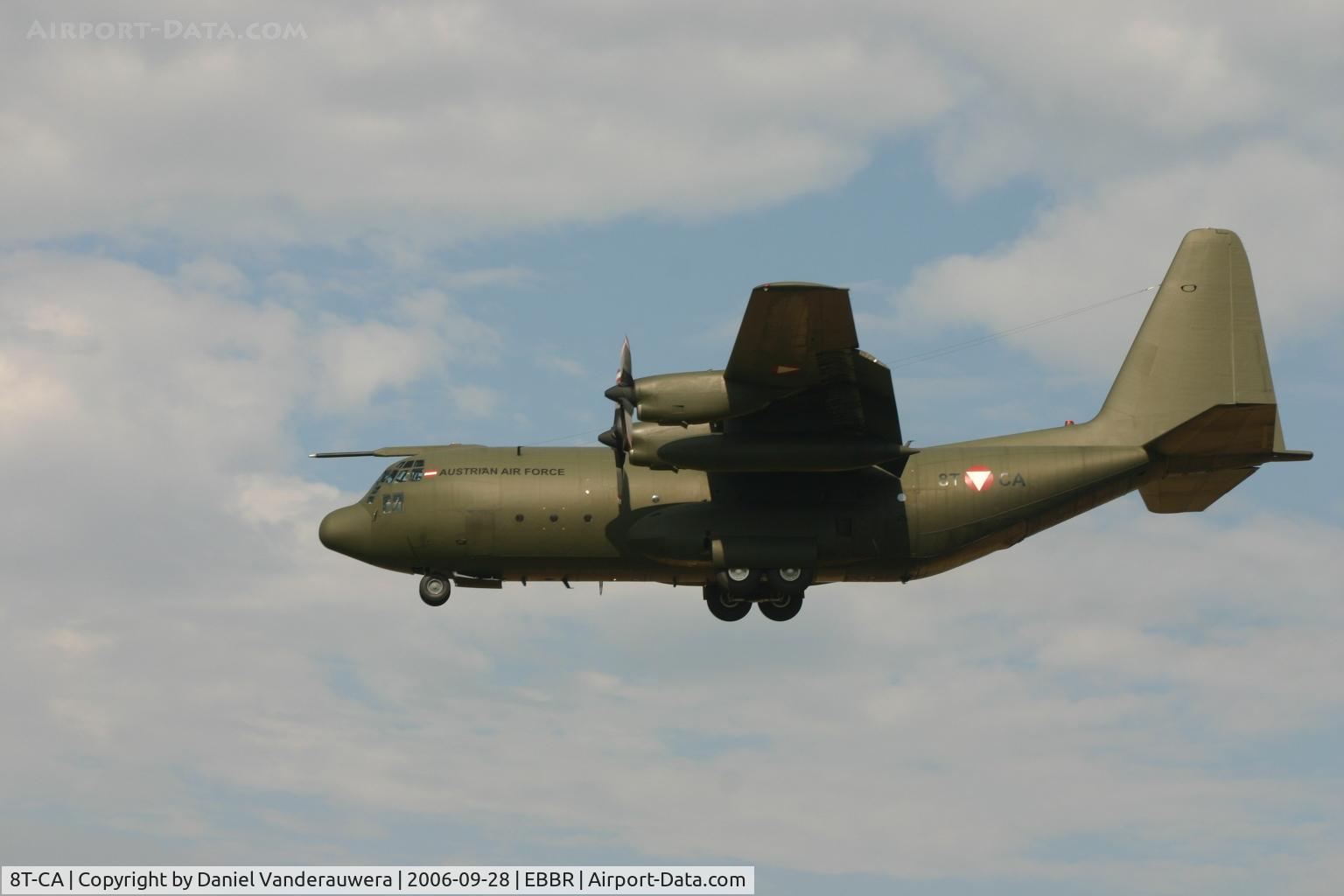 8T-CA, 1967 Lockheed C-130K Hercules C.1 C/N 382-4198, descending to rwy 25L