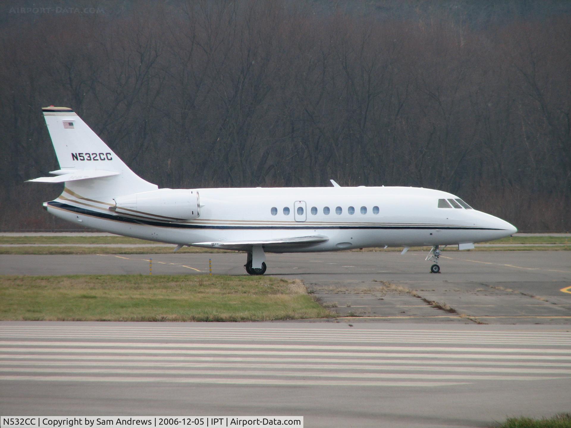 N532CC, 2006 Dassault Falcon 2000 C/N 230, Sitting on what seems to be my favorite spot to take pictures