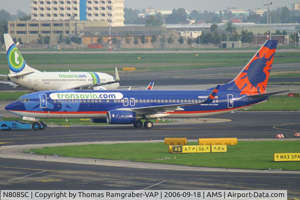 N808SC, 1974 Cessna 210L Centurion C/N 21060398, Transavia B737-800(WL) Sun Country c/s