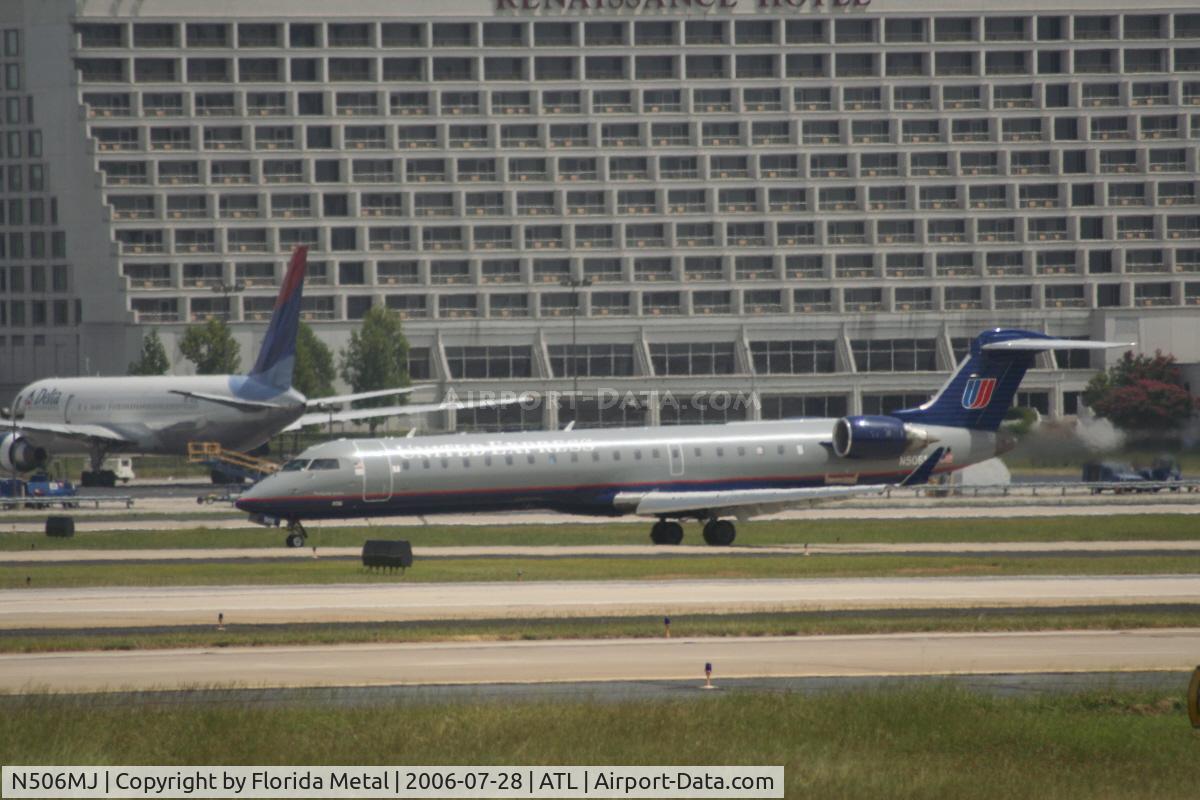 N506MJ, 2002 Bombardier RJ-700 (CL-600-2C10) Regional Jet C/N 10073, United Express