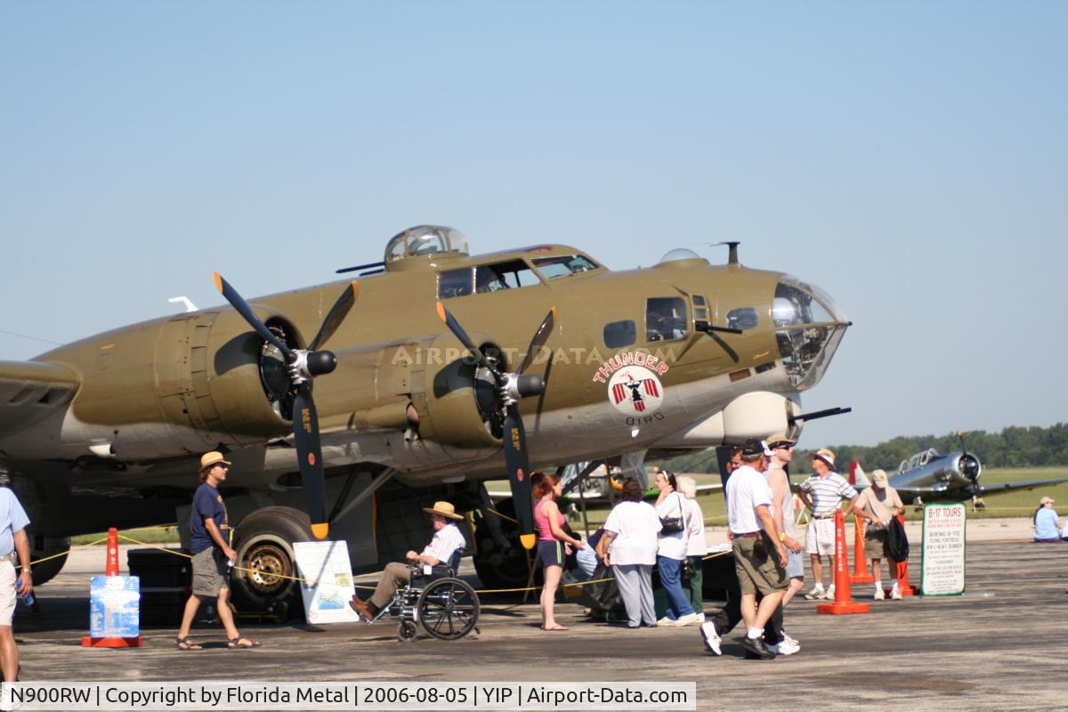 N900RW, 1944 Boeing B-17G Flying Fortress C/N 8627, Thunderbird
