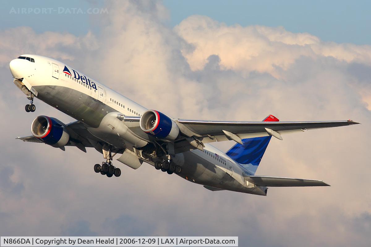N866DA, 1999 Boeing 777-232ER C/N 29738, Delta Airlines N866DA (FLT DAL152) climbing out from RWY 25R enroute to Hartsfield Jackson Atlanta Int'l (KATL).