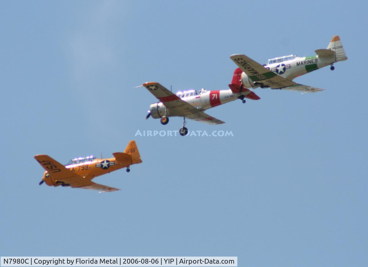 N7980C, 1943 North American SNJ-5 Texan Texan C/N 43938, In formation