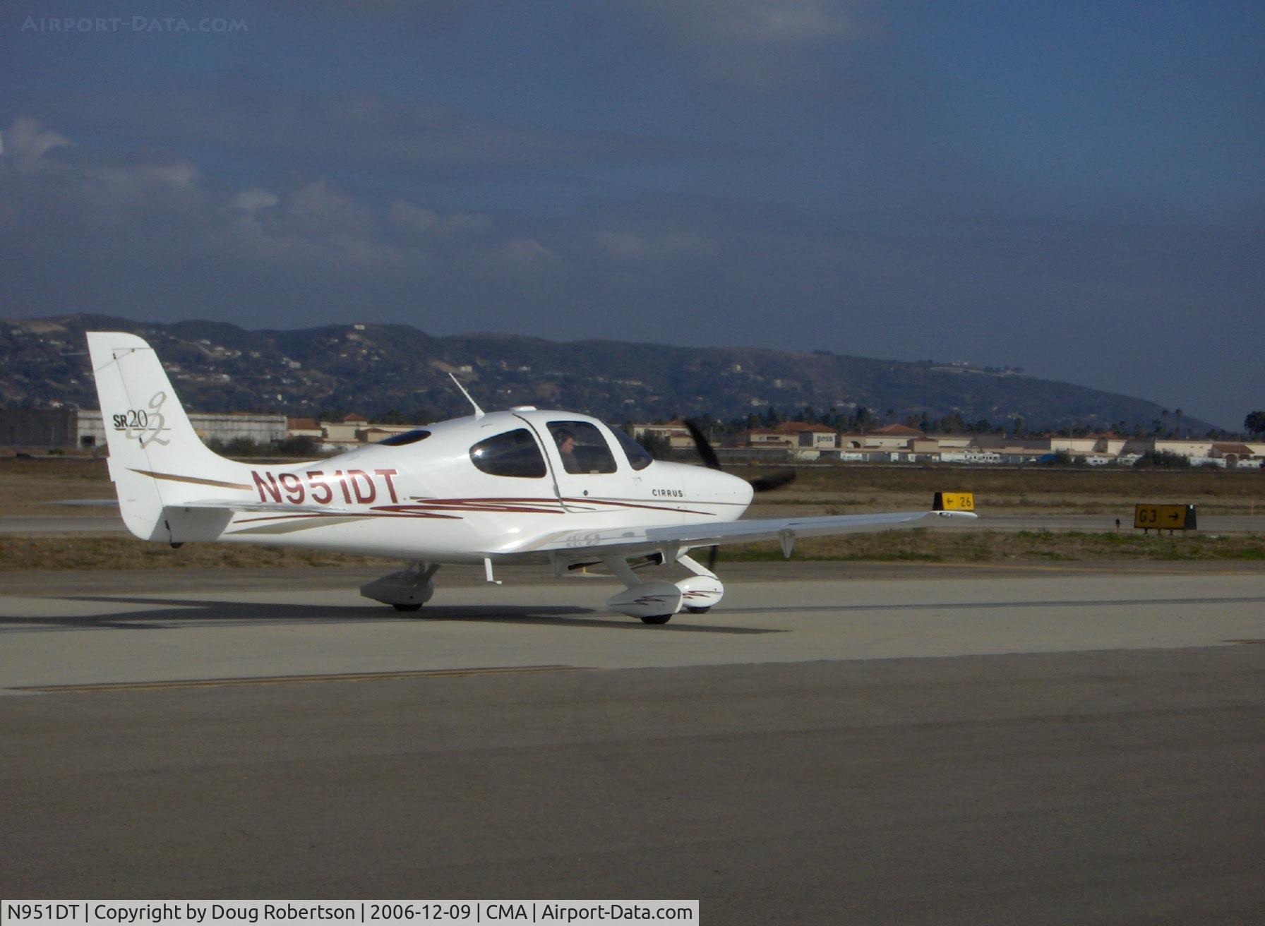 N951DT, 2005 Cirrus SR20 G2 C/N 1560, 2005 Cirrus SR20 G2, Continental IO-360-ES 200 Hp, taxi