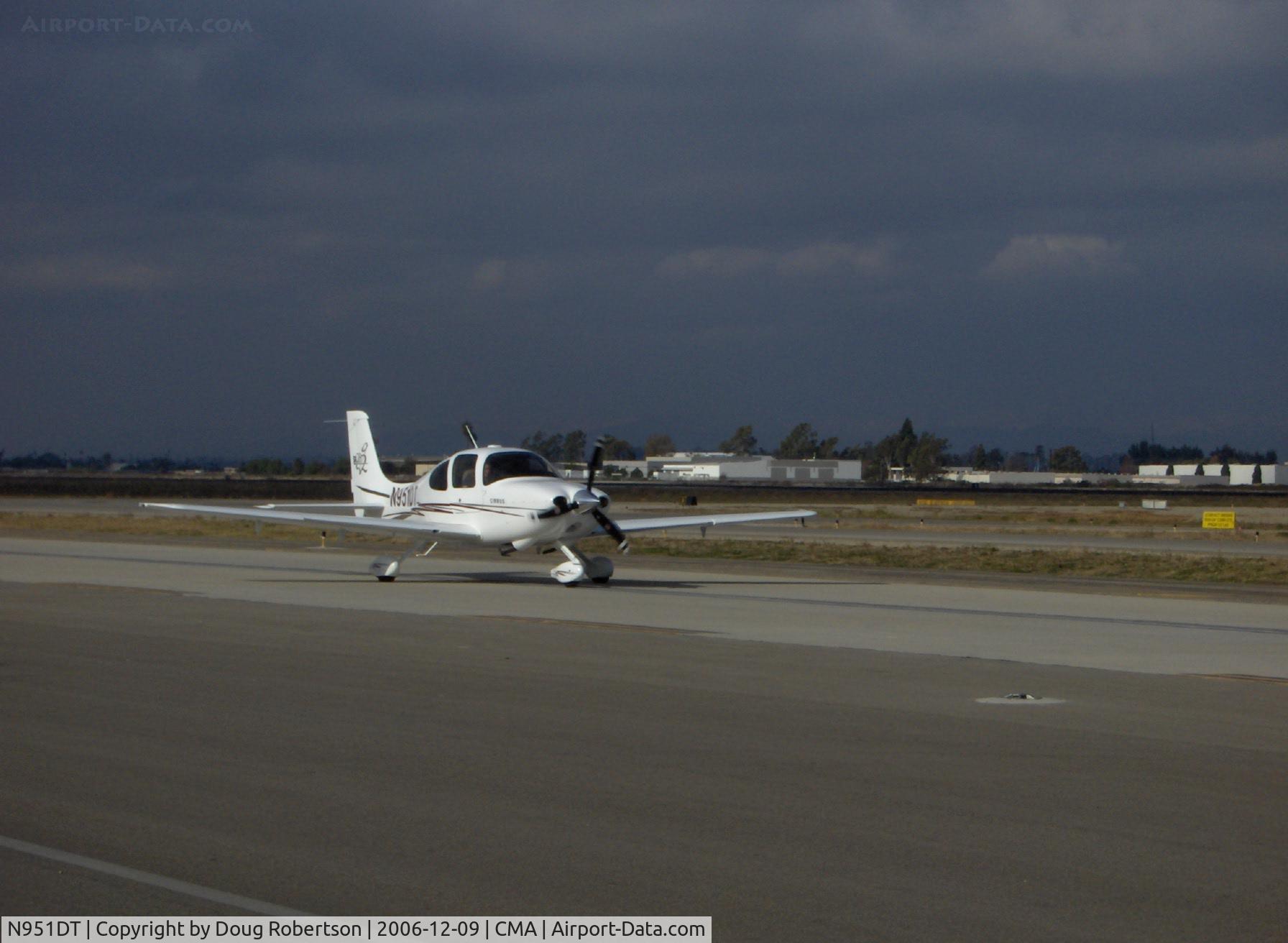 N951DT, 2005 Cirrus SR20 G2 C/N 1560, 2005 Cirrus SR20 G2, Continental IO-360-ES 200 Hp, taxi