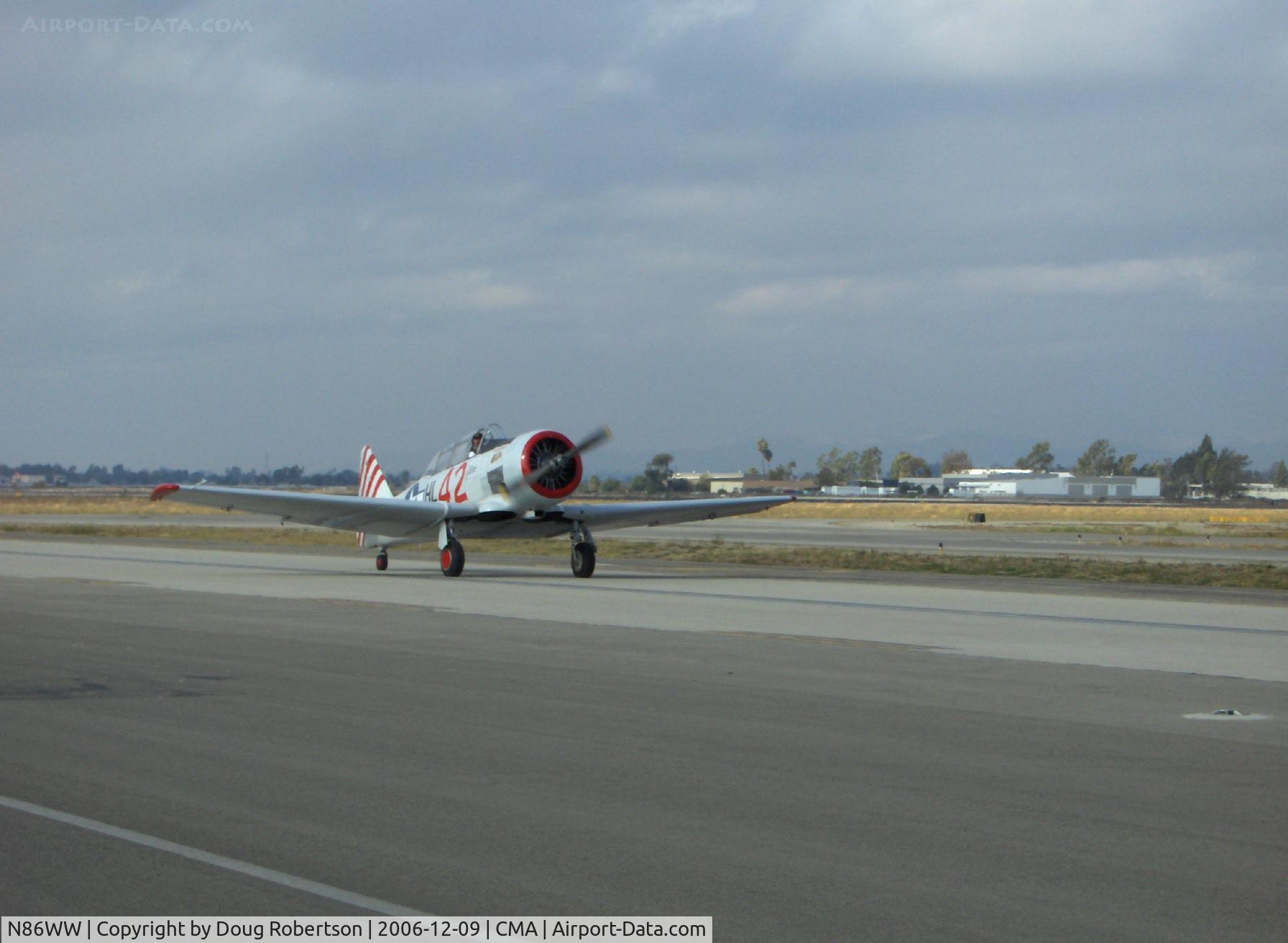 N86WW, 1956 North American SNJ-4 Texan C/N 88-12291, 1956 North American SNJ-4 'Sugarfoot', P&W R-1340 AN-1 550 Hp, taxi