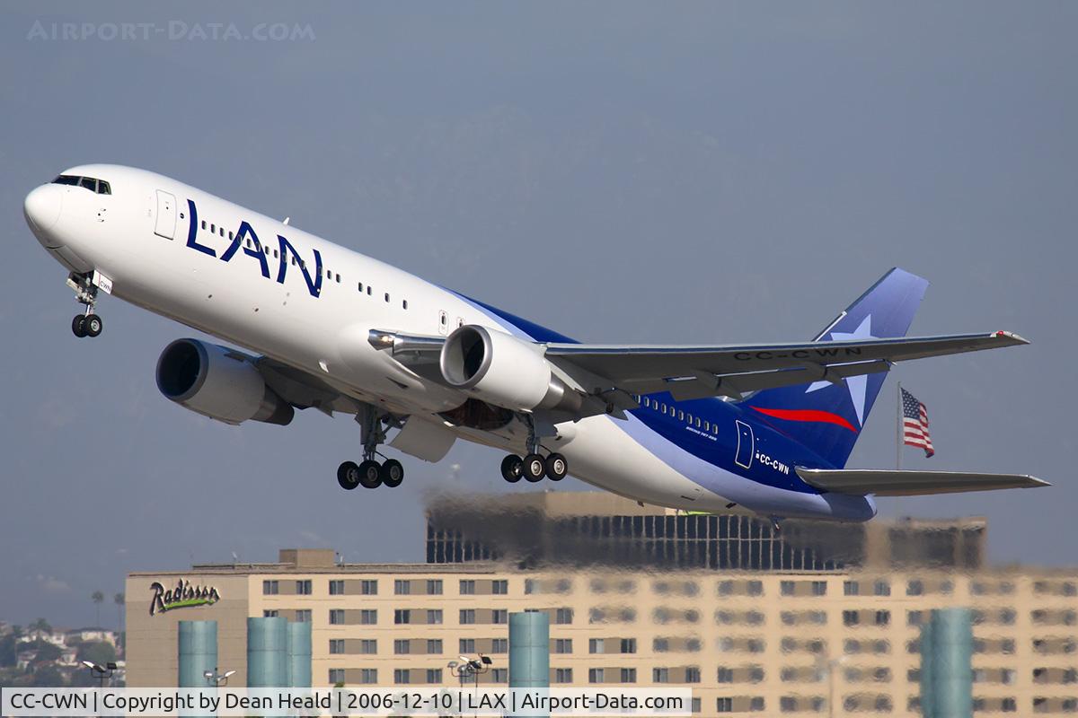 CC-CWN, Boeing 767-316/ER C/N 35229/949, LAN Airlines CC-CWN (FLT LAN601) climbing out from RWY 25R enroute to Jorge Chavez Int'l (SPIM).