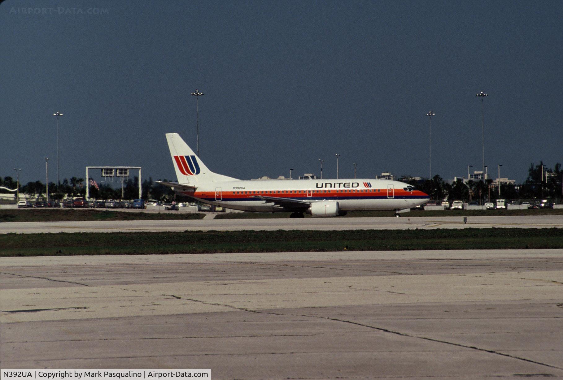 N392UA, 1990 Boeing 737-322 C/N 24667, Boeing 737-300