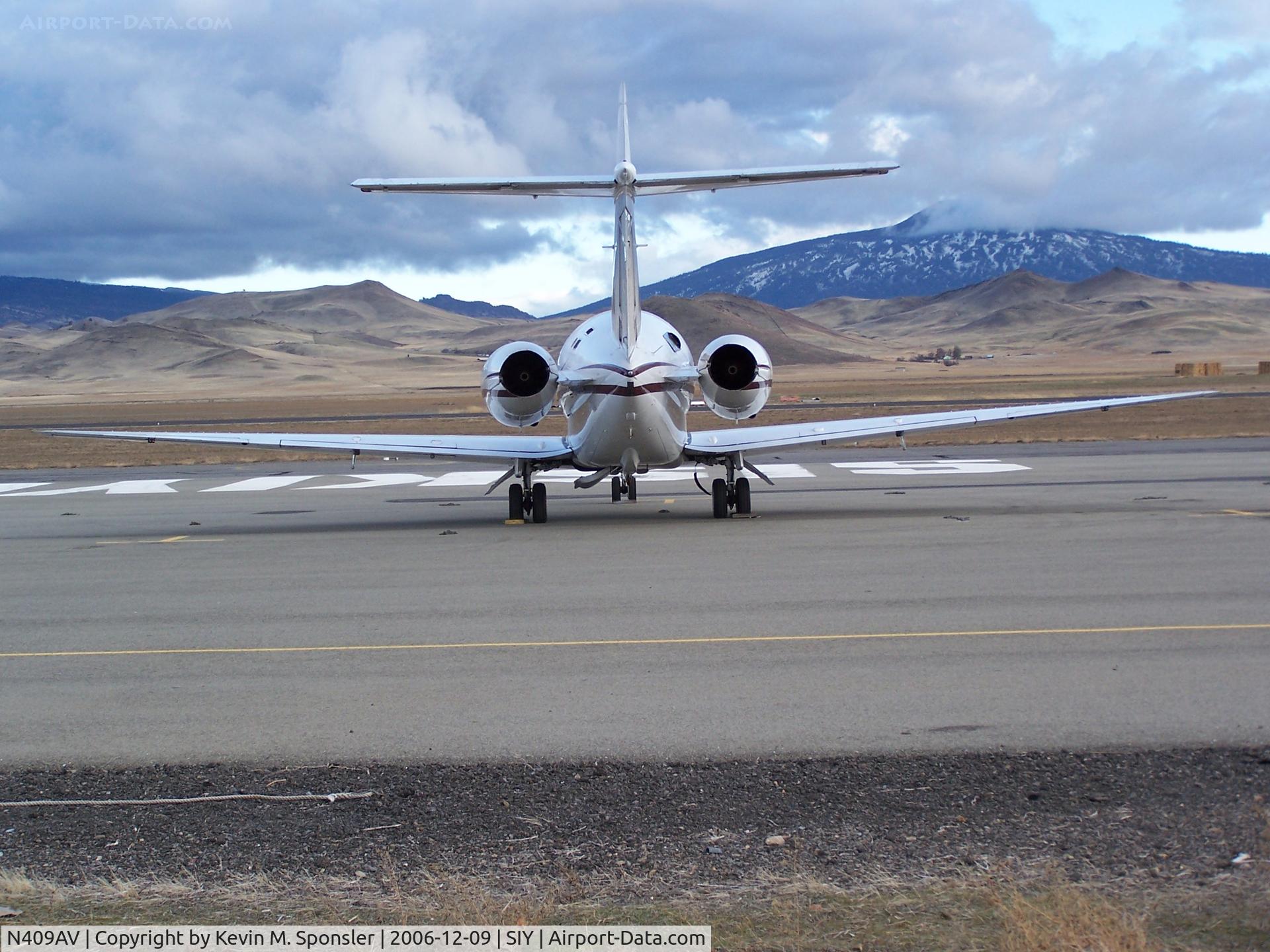 N409AV, 1998 Raytheon Hawker 800XP C/N 258347, Hawker 800 XP at Siskioyu County Airport