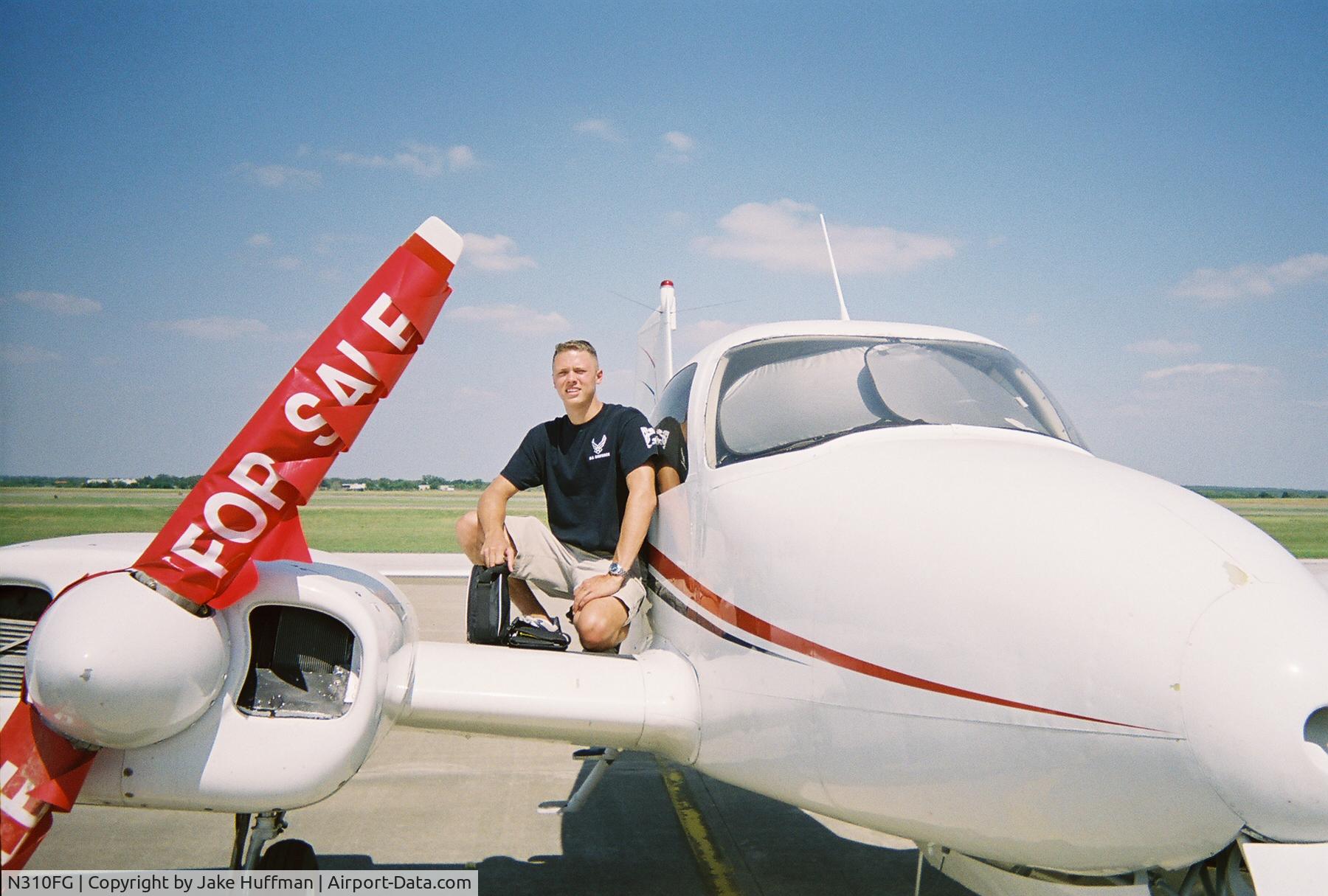 N310FG, 1959 Cessna 310C C/N 35876, short flight