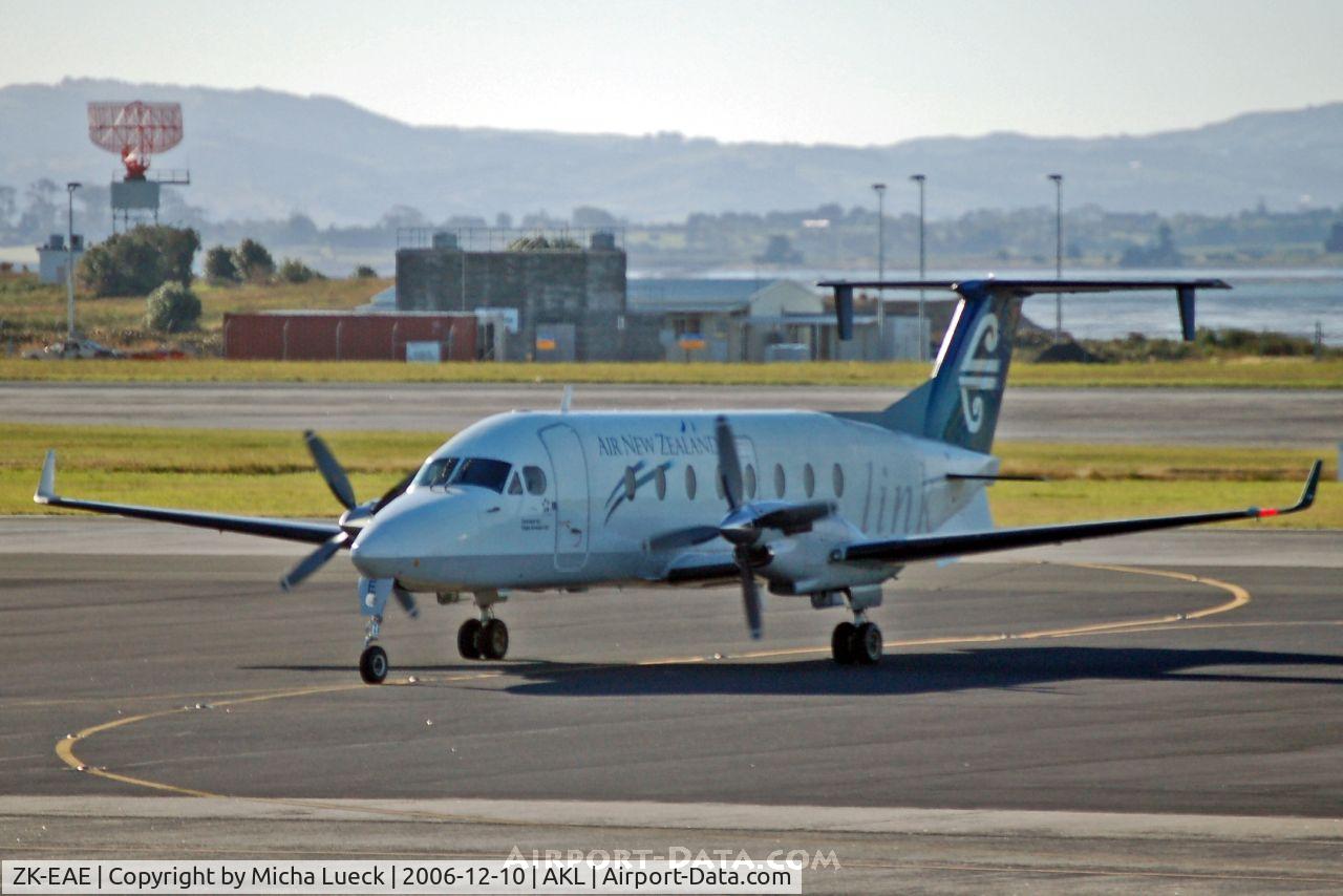 ZK-EAE, 2001 Beech 1900D C/N UE-428, Arriving in Auckland