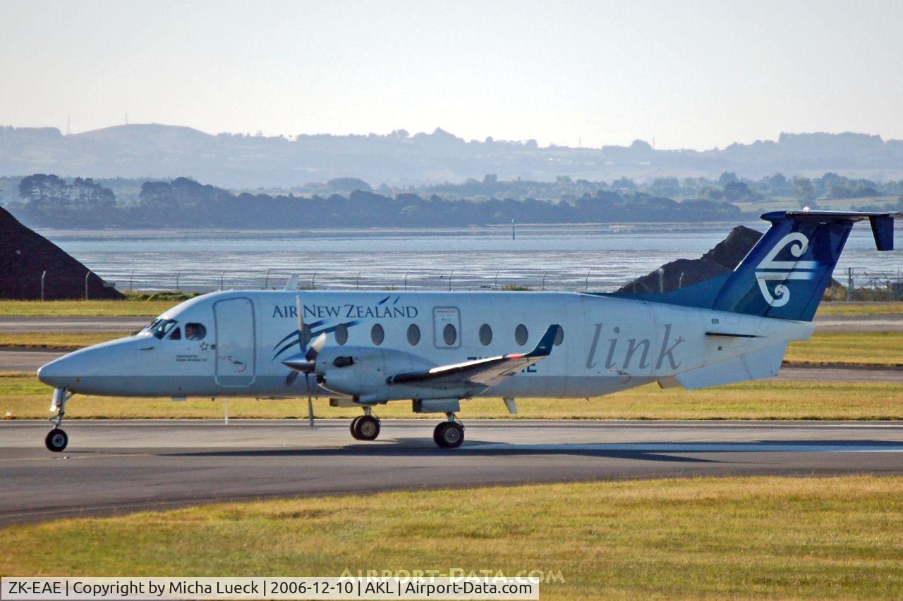 ZK-EAE, 2001 Beech 1900D C/N UE-428, Arriving in Auckland