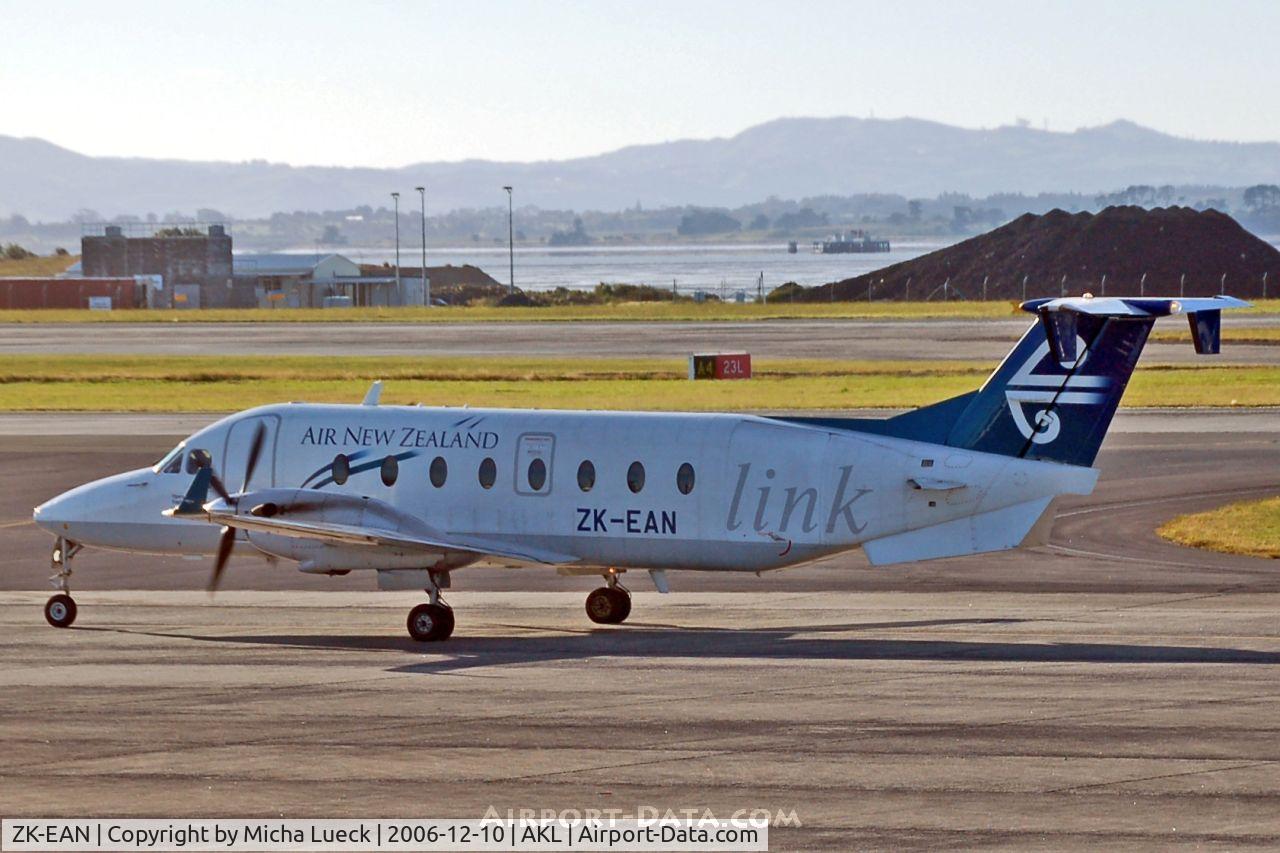 ZK-EAN, 2002 Raytheon Aircraft Company 1900D C/N UE-437, Taxiing to the gate