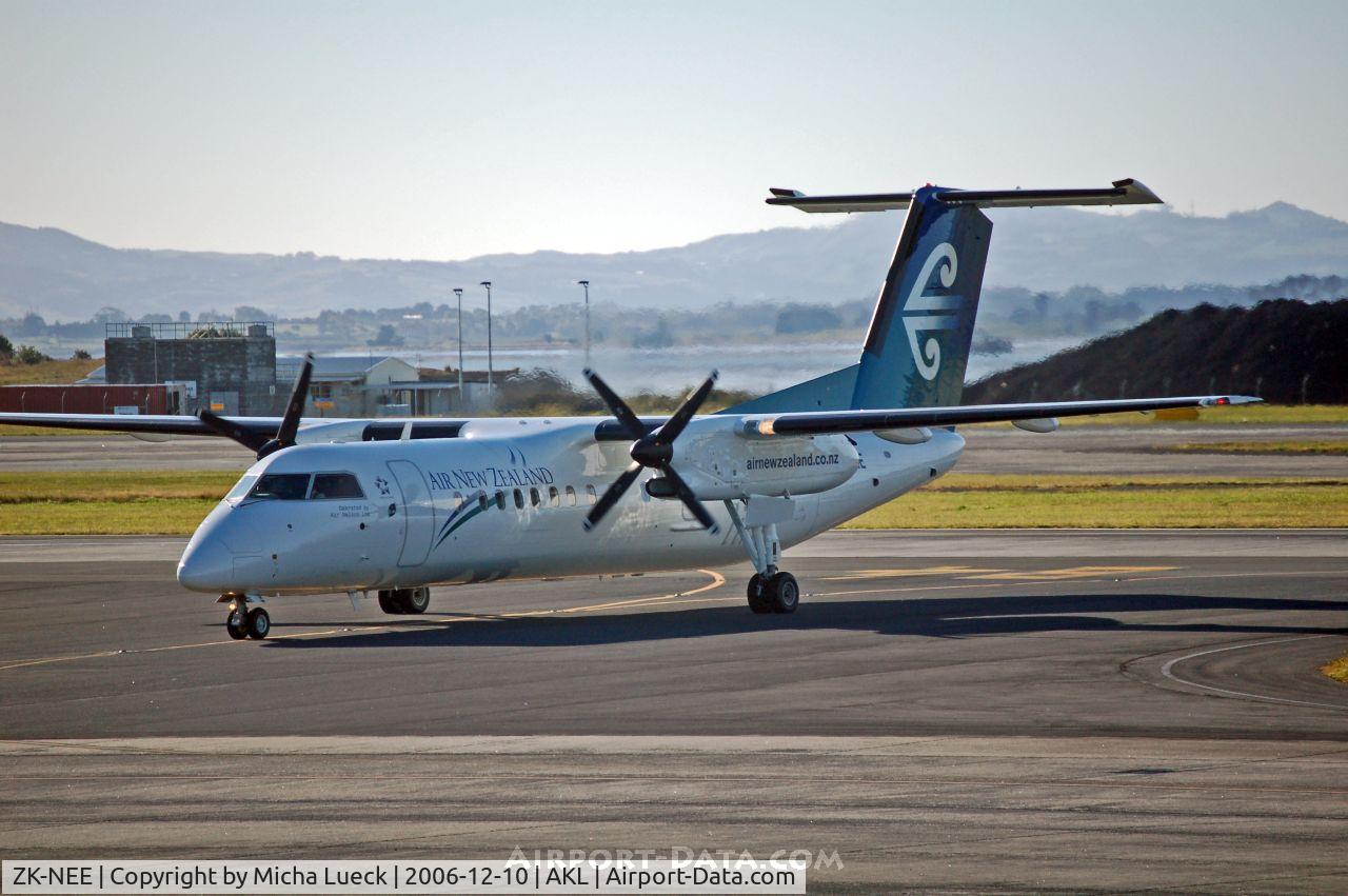 ZK-NEE, 2005 De Havilland Canada DHC-8-311 Dash 8 C/N 618, Taxiing to the gate