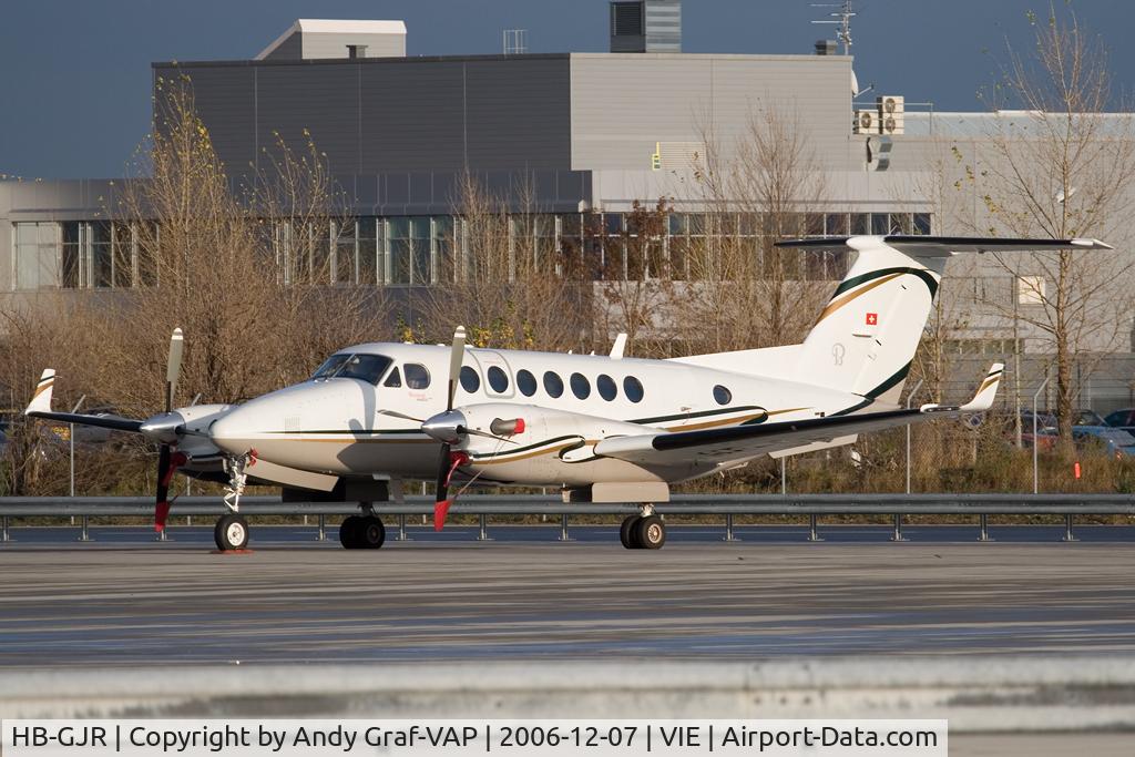 HB-GJR, 2002 Beechcraft King Air B350 C/N FL-340, Bergair Beech350