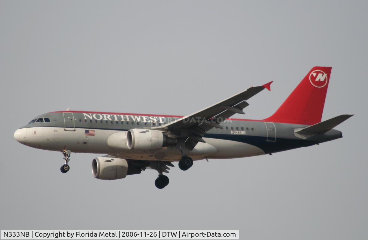 N333NB, 2001 Airbus A319-114 C/N 1582, old colors