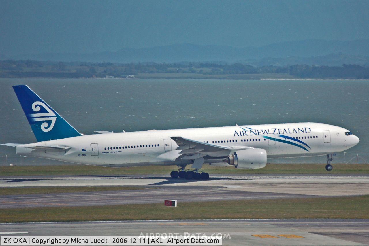 ZK-OKA, 2005 Boeing 777-219/ER C/N 29404, Taking off