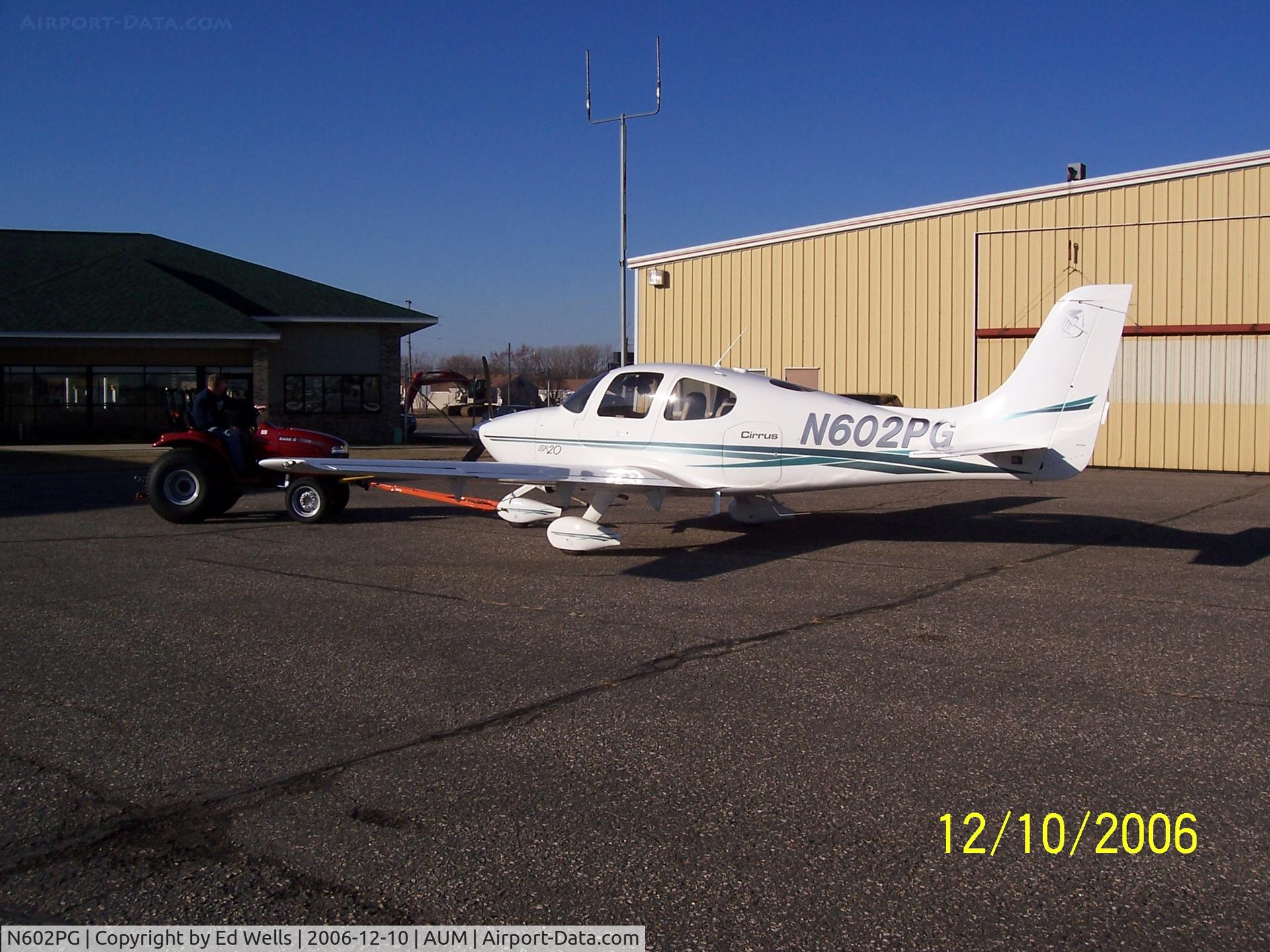 N602PG, 2002 Cirrus SR20 C/N 1189, AUM on the ramp