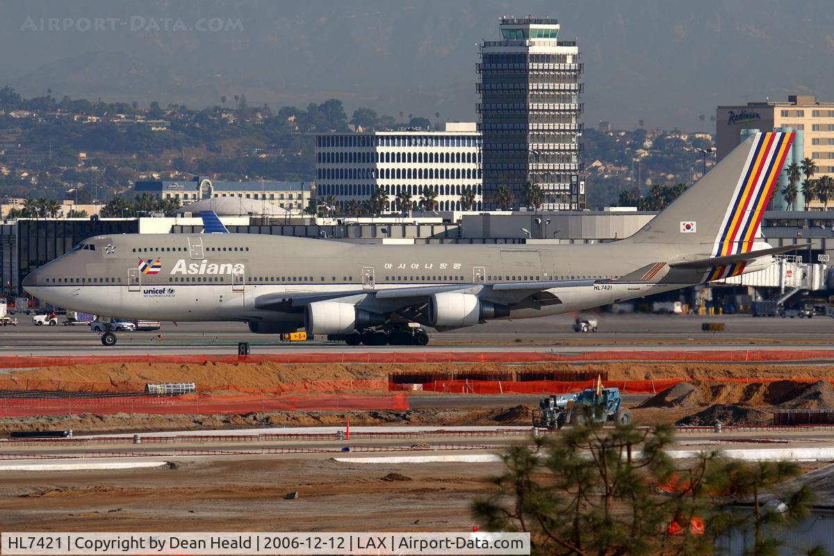 HL7421, 1996 Boeing 747-48EM C/N 25784, Asiana Airlines HL7421 preparing to exit RWY 25L on a beautiful December morning.