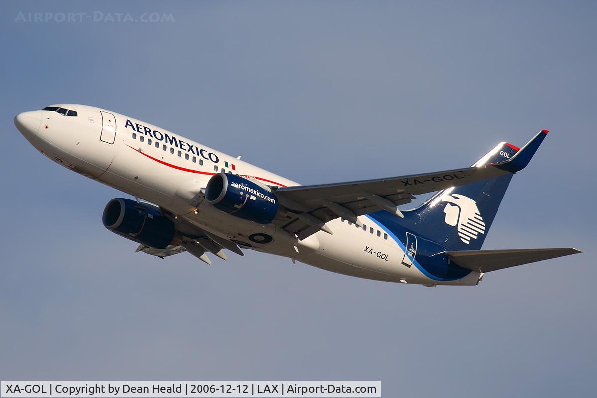XA-GOL, 2006 Boeing 737-752 C/N 35785, AeroMexico XA-GOL (FLT AMX471), a recent addition to the fleet, and in new colors, climbing out from RWY 25R enroute to Don Miguel Hidalgo Y Costilla Int'l (MMGL) - Guadalajara, Mexico.