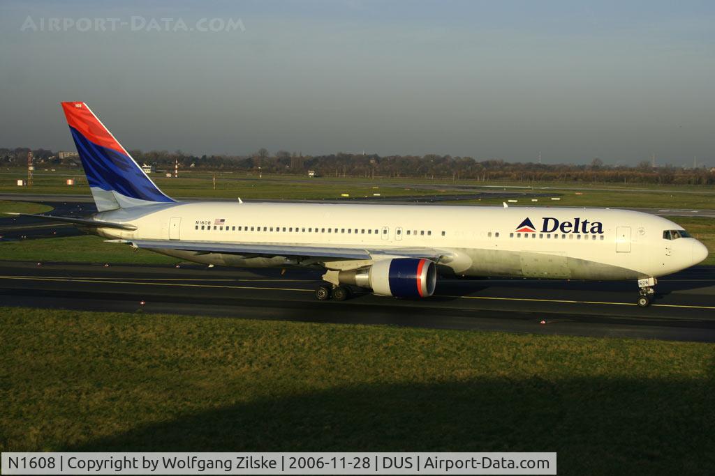 N1608, 2000 Boeing 767-332 C/N 30573, visitor